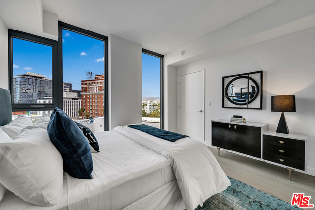 2801 Sunset Place, Los Angeles CA: https://media.crmls.org/mediaz/23ef9691-4e1d-49c2-9179-f1f7c27ee7ba.jpg