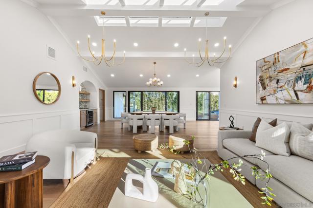 2975 Woodford Drive, La Jolla CA: https://media.crmls.org/mediaz/23f00187-a813-4e6d-9c8b-05e18f137fcc.jpg