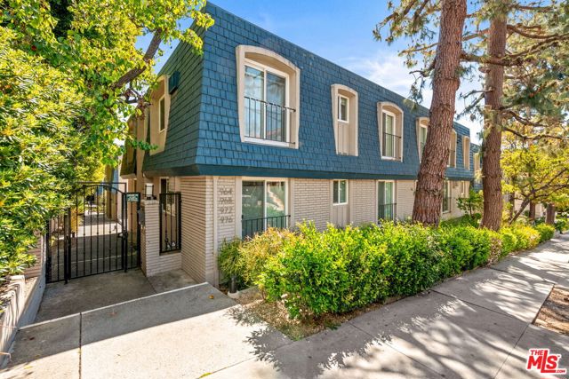 976 Larrabee Street, 232 photo 2