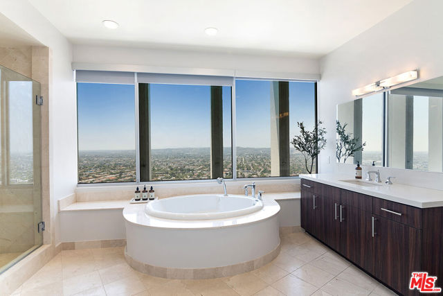 5670 Wilshire Boulevard, Los Angeles CA: https://media.crmls.org/mediaz/23f079a6-2c39-4409-8564-77477b92e7e2.jpg