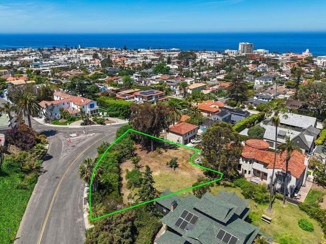 1428 Soledad Ave, La Jolla CA: https://media.crmls.org/mediaz/23f0889c-c0e4-4ee1-b9da-b62a2d52c8b2.jpg