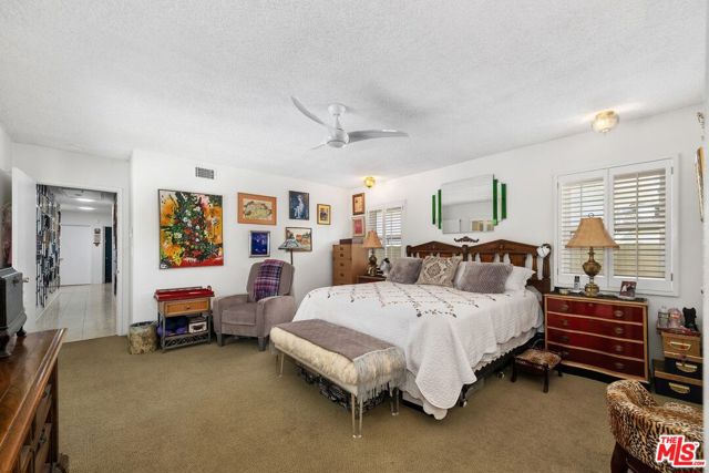 5550 W 63rd Street, Los Angeles CA: https://media.crmls.org/mediaz/23f0b92c-374c-4b26-a434-0896114b829c.jpg
