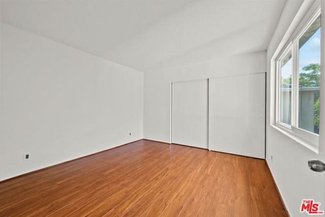 5840 Etiwanda Avenue, Tarzana CA: https://media.crmls.org/mediaz/23f11d14-df5d-48f9-9920-5b17d3df3ae6.jpg