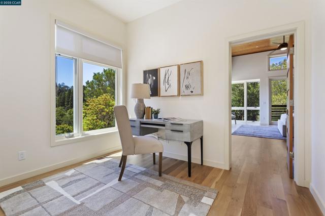 53 Tara Rd, Orinda CA: https://media.crmls.org/mediaz/23f22bc0-766e-43d0-957e-ba235fc77021.jpg