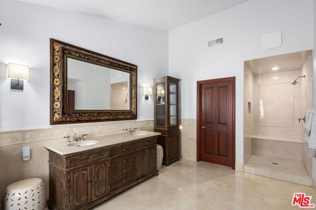 24464 Park Granada, Calabasas CA: https://media.crmls.org/mediaz/23f241c2-77f1-46e8-8424-31473df10c04.jpg