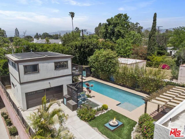 571 N Cahuenga Boulevard, Los Angeles CA: https://media.crmls.org/mediaz/23f25eac-e0a4-4c3f-a68b-6a5c1b337730.jpg