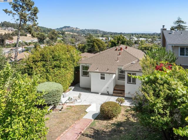 2643 99Th Ave, Oakland CA: https://media.crmls.org/mediaz/23f2c39f-ff96-4a14-a19b-8f86af9ed0dd.jpg