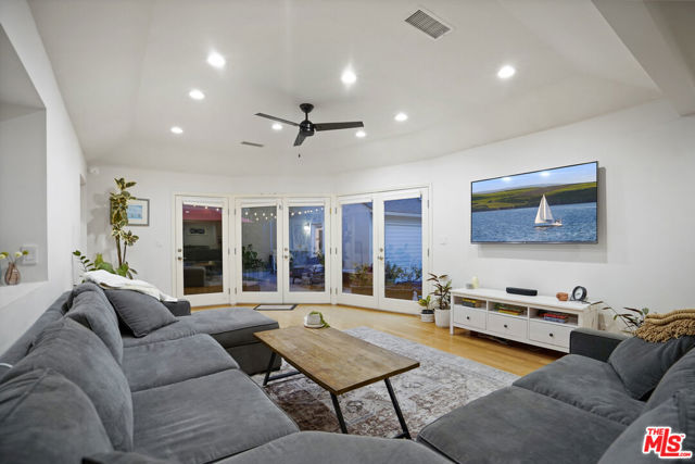 4546 Allott Avenue, Sherman Oaks CA: https://media.crmls.org/mediaz/23f2c8a2-e7e5-420f-8dcf-fdeb92cc93d8.jpg