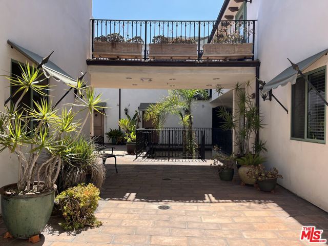 4301 Los Feliz Boulevard, Los Angeles CA: https://media.crmls.org/mediaz/23f32732-5150-4263-9ef1-aafa2849de20.jpg
