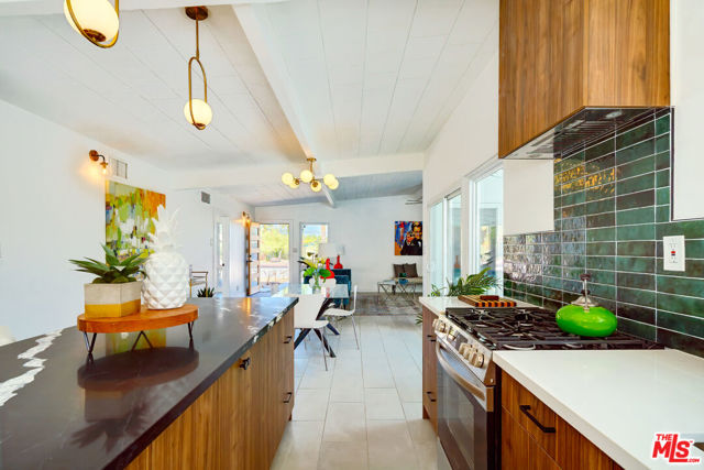 547 N Farrell Drive, Palm Springs CA: https://media.crmls.org/mediaz/23f37206-1b13-40d1-b3c1-bd78084ea5b9.jpg