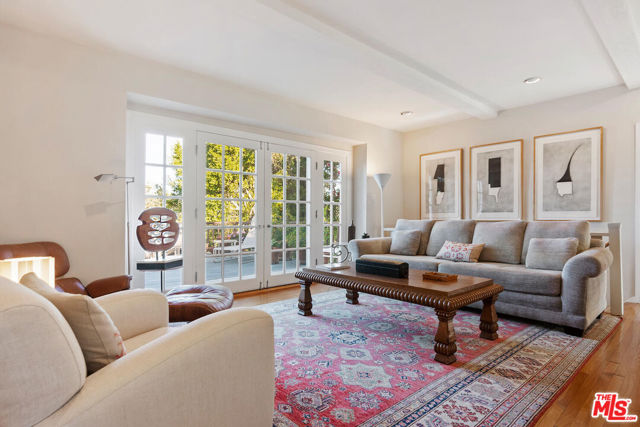 15213 Del Gado Drive, Sherman Oaks CA: https://media.crmls.org/mediaz/23f426f9-46ab-4c3f-8ff4-376fd8735d0d.jpg