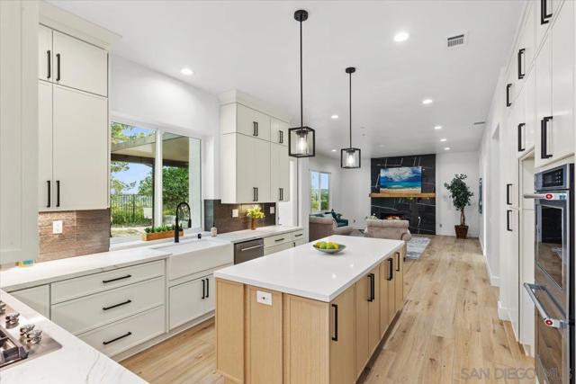 2196 Kirkcaldy Rd, Fallbrook CA: https://media.crmls.org/mediaz/23f4f594-142d-4a6f-8d5b-4ea6768a7068.jpg