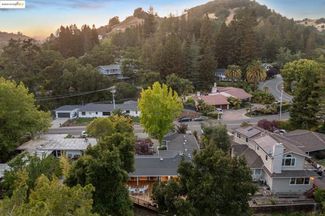 184 Lombardy Ln, Orinda CA: https://media.crmls.org/mediaz/23f506c1-04af-4180-b3bc-48aa738e438a.jpg