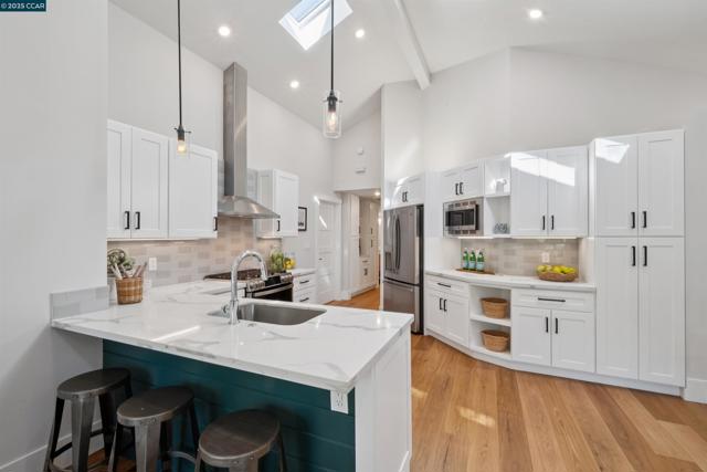 973 4Th St, Lafayette CA: https://media.crmls.org/mediaz/23f54b60-8414-47d6-bee4-2b28091caca1.jpg