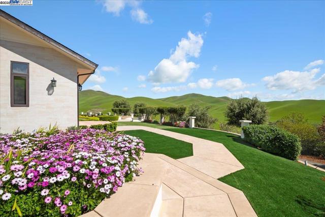 5388 Doolan Rd, Livermore CA: https://media.crmls.org/mediaz/23f5bfa5-1f06-489e-875f-ab17ab34bffa.jpg