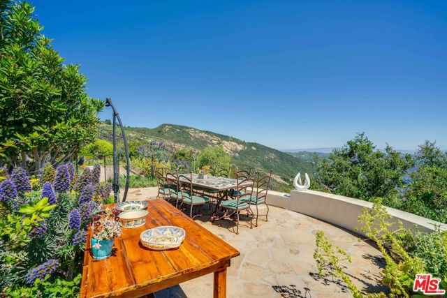 2303 Tuna Canyon Road, Topanga CA: https://media.crmls.org/mediaz/23f69211-759f-4a8b-b49a-7546e8dd65bb.jpg