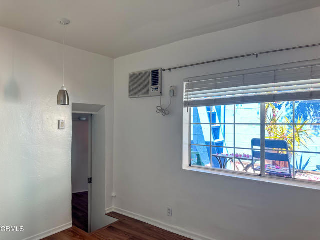 982 N Hoover Street, Silver Lake CA: https://media.crmls.org/mediaz/23f6f3a7-32f8-4212-ba0b-fcf23865d4c6.jpg