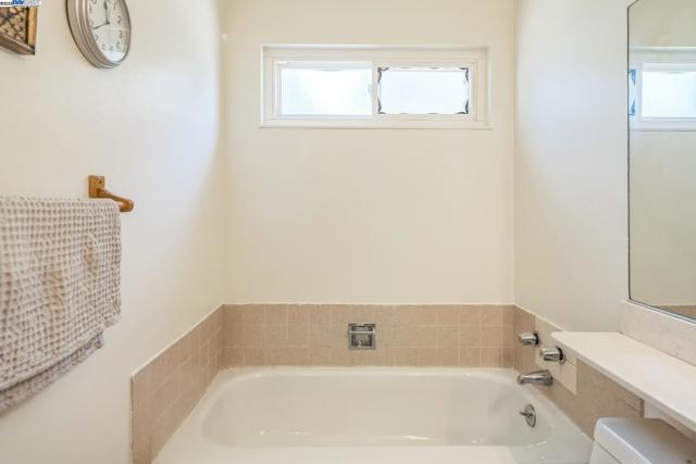 1849 Sherman Dr, Union City CA: https://media.crmls.org/mediaz/23f7259a-534a-4e57-a03f-001f875df835.jpg