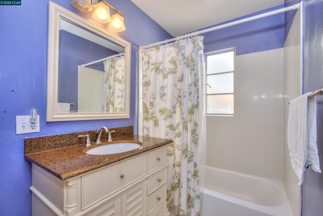 1679 Carmel Dr, Walnut Creek CA: https://media.crmls.org/mediaz/23f75859-73ee-4552-8f77-78e790c18857.jpg