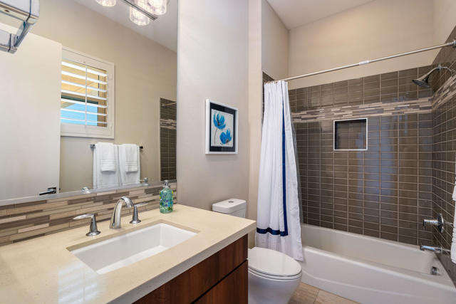 15 Via Montagna, Rancho Mirage CA: https://media.crmls.org/mediaz/23f77370-877e-40e2-afcc-52ad2aeddd69.jpg