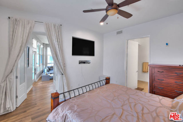 13020 Pacific, Playa Vista CA: https://media.crmls.org/mediaz/23f78717-7579-461a-afc4-14aa2e7f0615.jpg