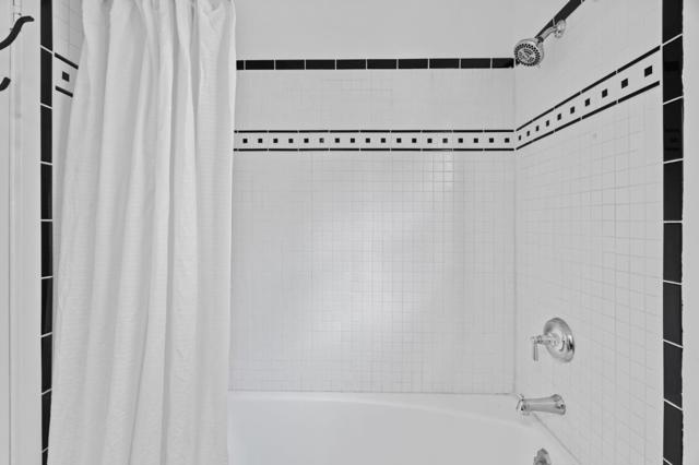 1200 El Centro Avenue, Oakland CA: https://media.crmls.org/mediaz/23f80121-5394-4525-860e-cd4b719121b4.jpg