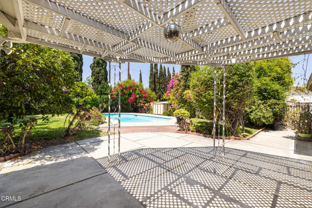 11215 Lull Street, Sun Valley CA: https://media.crmls.org/mediaz/23f8428d-4509-461f-b9f8-cdf7158066a3.jpg
