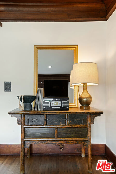 225 S Ardmore Avenue, Los Angeles CA: https://media.crmls.org/mediaz/23f8818b-9354-44cc-99d6-2d488b3b2a69.jpg