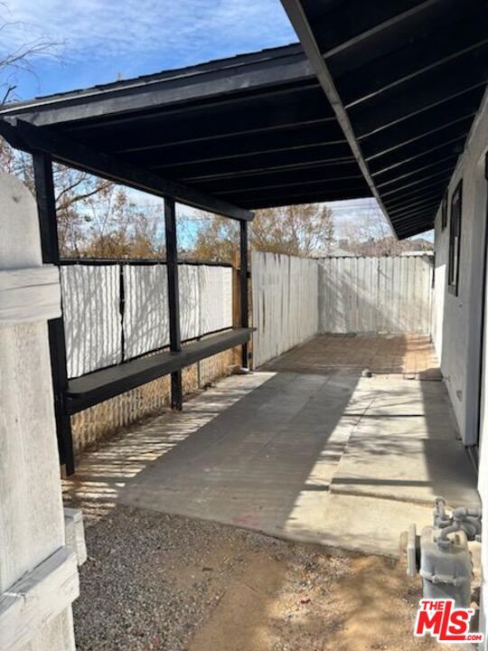 7100 Cholla Avenue, Yucca Valley CA: https://media.crmls.org/mediaz/23f8fa16-f2a3-4b12-a6ee-9ebec6f13110.jpg