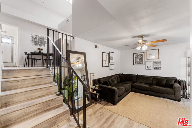 586 Rosewood Avenue photo 2
