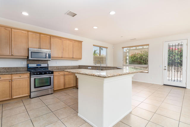 66168 S Agua Dulce Drive, Desert Hot Springs CA: https://media.crmls.org/mediaz/23f9a87b-d580-43fa-b208-55375fc24872.jpg