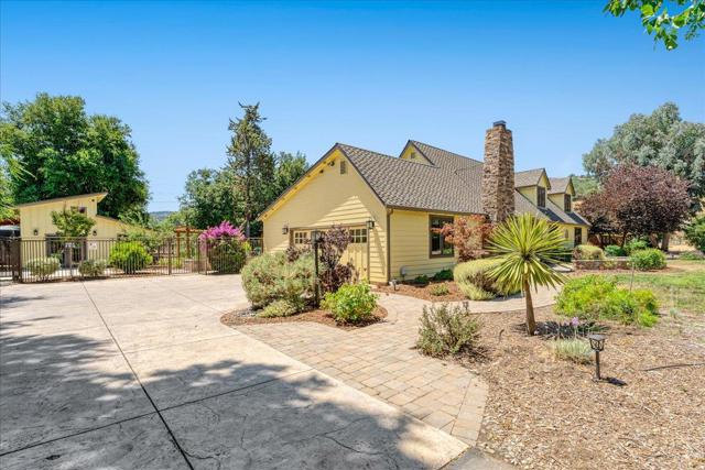 21400 Tierra Grande Court, San Jose CA: https://media.crmls.org/mediaz/23fa80dd-2c6a-43ce-b885-5e7cbb7cc2c7.jpg
