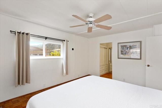 8975 Lawrence Welk Dr, Escondido CA: https://media.crmls.org/mediaz/23fa9857-7975-4052-8a21-cb28b93d24ab.jpg