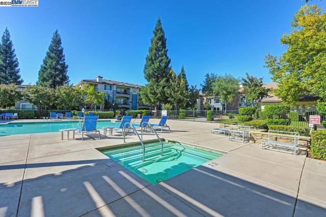 701 Gibson Dr, Roseville CA: https://media.crmls.org/mediaz/23fb3235-5640-4a6f-9d0b-85c9b8ac198a.jpg