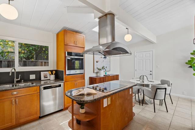 1472 Kingfisher Way, Sunnyvale CA: https://media.crmls.org/mediaz/23fb927d-3578-44df-9d5c-bfed0c0d3f82.jpg
