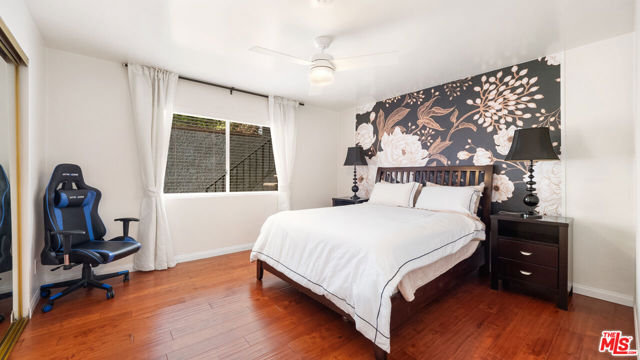 2655 Saxon Drive, Los Angeles CA: https://media.crmls.org/mediaz/23fbdd0c-30a2-4ca7-80a1-0d8dda05fe03.jpg