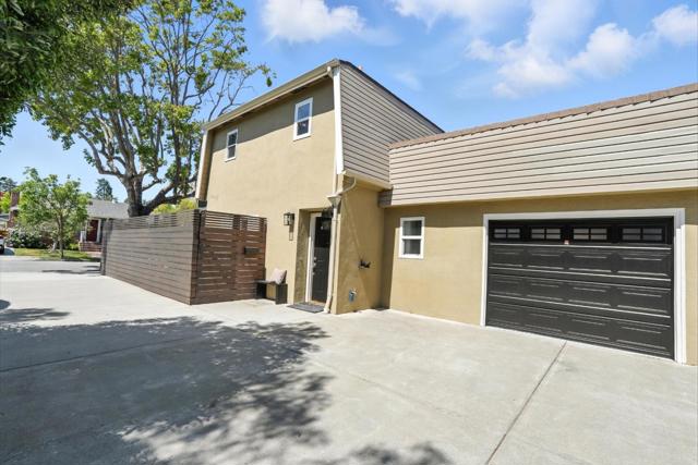 946 Laguna Avenue, Burlingame CA: https://media.crmls.org/mediaz/23fc10ee-48d4-4156-8591-98e3c4466e30.jpg