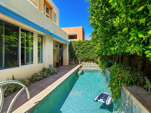3000 Candlelight Lane, Palm Springs CA: https://media.crmls.org/mediaz/23fc77e6-12e2-4f7a-97ee-6b6fa739c2e7.jpg