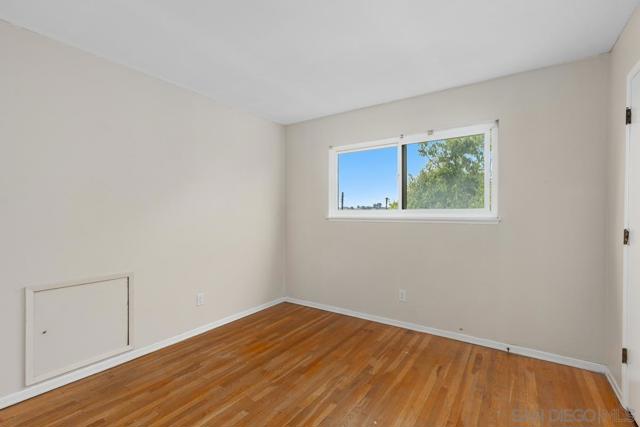 371 Kaymar Dr, San Diego CA: https://media.crmls.org/mediaz/23fca13c-4488-43f4-ac80-451f4fd4e55d.jpg