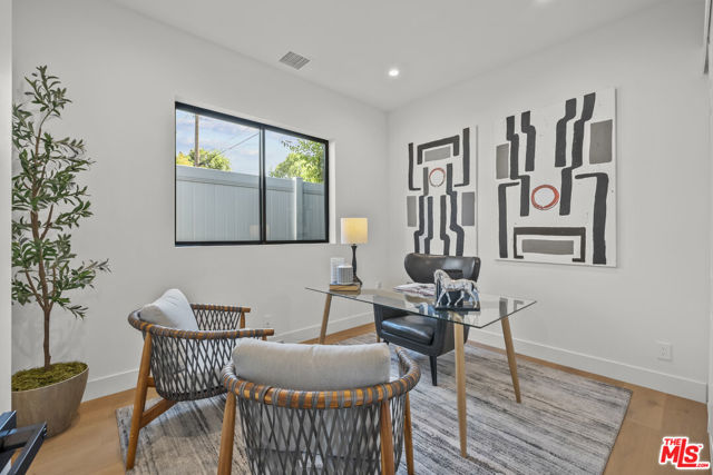 5741 Newcastle Avenue, Encino CA: https://media.crmls.org/mediaz/23fcbf91-335e-43ef-bc50-26ec8dab1625.jpg