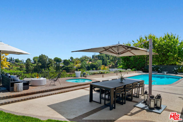 17237 Quesan Place, Encino CA: https://media.crmls.org/mediaz/23fd119e-a690-414b-bd9e-728dcea1bed9.jpg