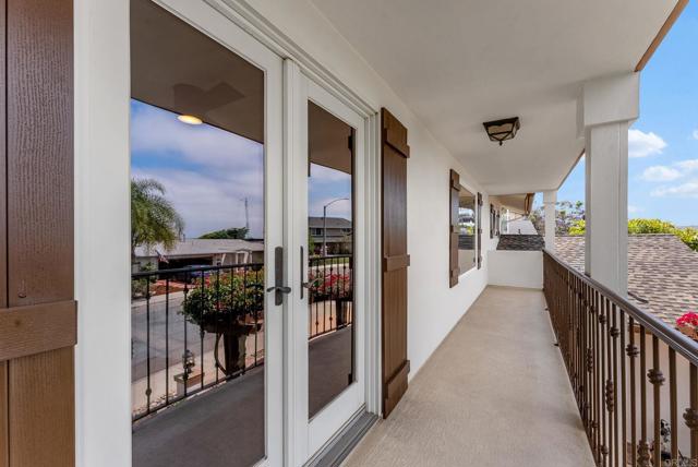 3903 Cadden Way, San Diego CA: https://media.crmls.org/mediaz/23fd56e6-2555-4259-a033-306546bfdcc1.jpg