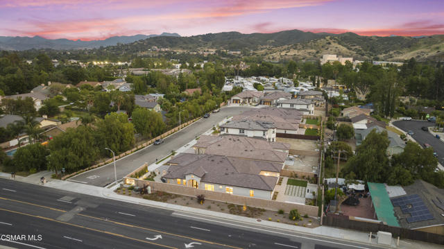 361 Toyon Court, Thousand Oaks CA: https://media.crmls.org/mediaz/23fe40cb-4fac-4cd9-9933-46e9cfa1840d.jpg