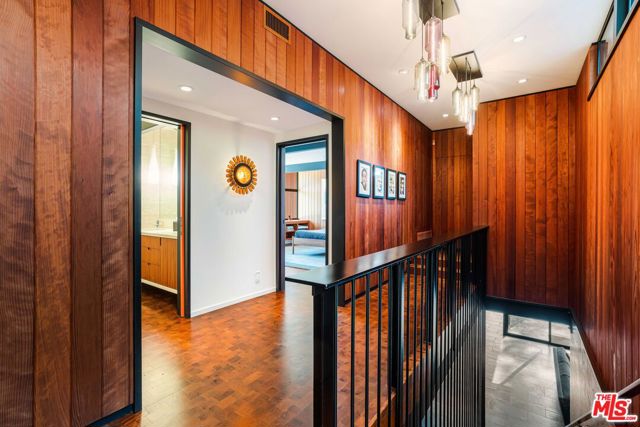 5228 Escalante Drive, La Canada Flintridge CA: https://media.crmls.org/mediaz/23fe5b64-b535-4d8d-b7dd-0727ab5528d1.jpg
