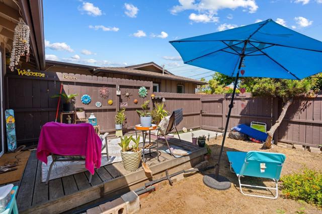 1565 Chestnut Avenue, Carlsbad CA: https://media.crmls.org/mediaz/23fe6854-4b78-40df-b6d6-39b02d9a2b5b.jpg