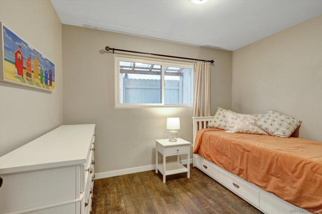 2002 Mendocino Blvd, San Diego CA: https://media.crmls.org/mediaz/23fec640-957f-4cd6-b747-a44688479f4c.jpg