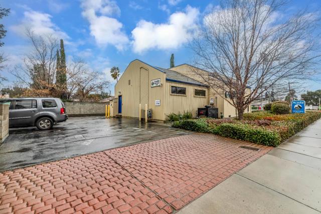 10012 N Foothill Boulevard, Cupertino CA: https://media.crmls.org/mediaz/23feceda-f91c-4a60-98f7-286fa00f6ef0.jpg