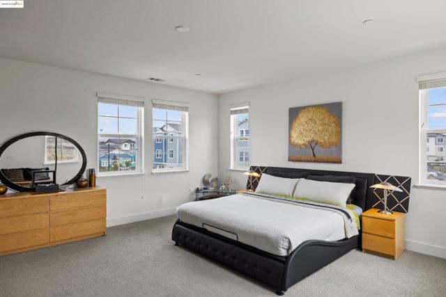 2810 Telegraph Blvd, Marina CA: https://media.crmls.org/mediaz/23ff7315-79a8-450b-8e33-e68ab59a7687.jpg