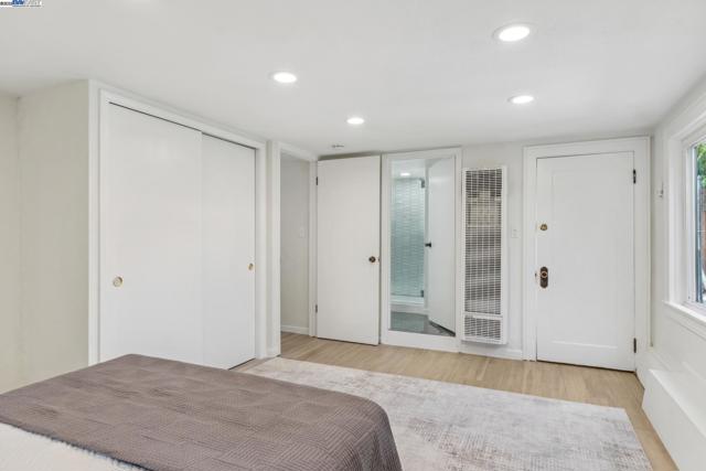 1827 Moreland Dr, Alameda CA: https://media.crmls.org/mediaz/23ffaea5-1ee5-4d5a-a235-d7ced14bf95b.jpg
