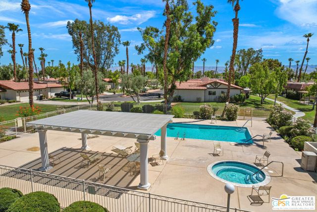 75190 Via Manzano, Palm Desert CA: https://media.crmls.org/mediaz/2400c5b3-a837-4cd7-887e-be2e27b321e8.jpg